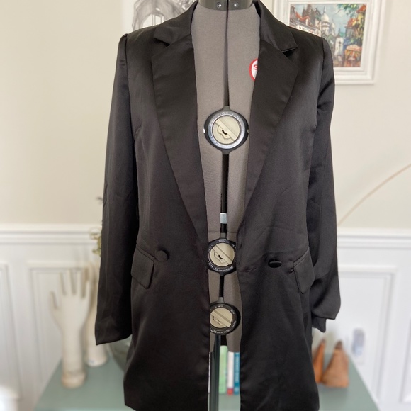 WINTER SALE NWOT Superdown Oversized Silky Long Black Blazer - Picture 2 of 9